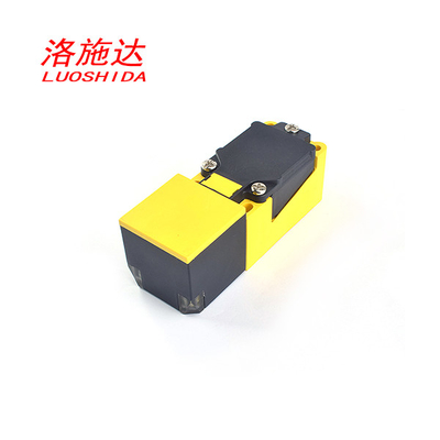 10-30VDC Q40 Inductive Proximity Sensor Rectangular 360 Degree Sensing Face