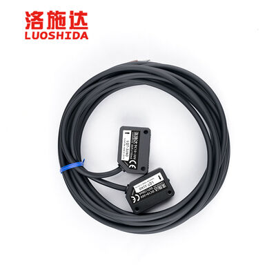 Q31 Compact Laser Photoelectric Switch PBT Housing IP65 Glass Filter Lens 180mA Overload Protection for Assembly Machinery